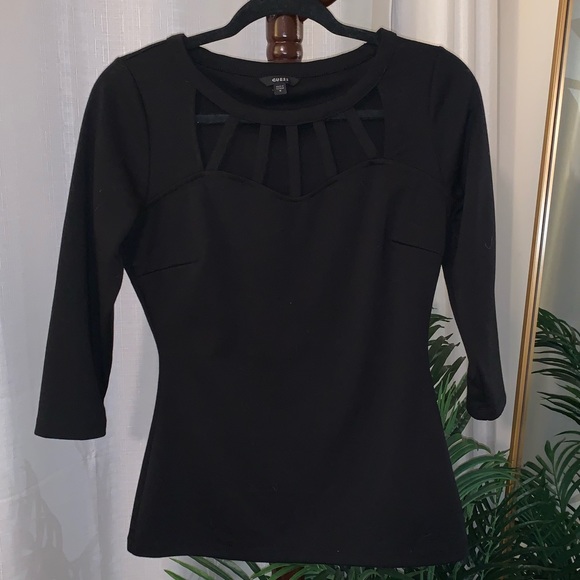 Guess 3/4 sleeve cut out top - Picture 2 of 3